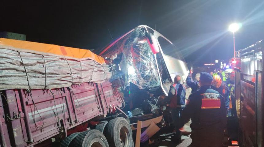 Amasya'da yolcu otobüsü kaza yaptı! Ölü ve yaralılar var