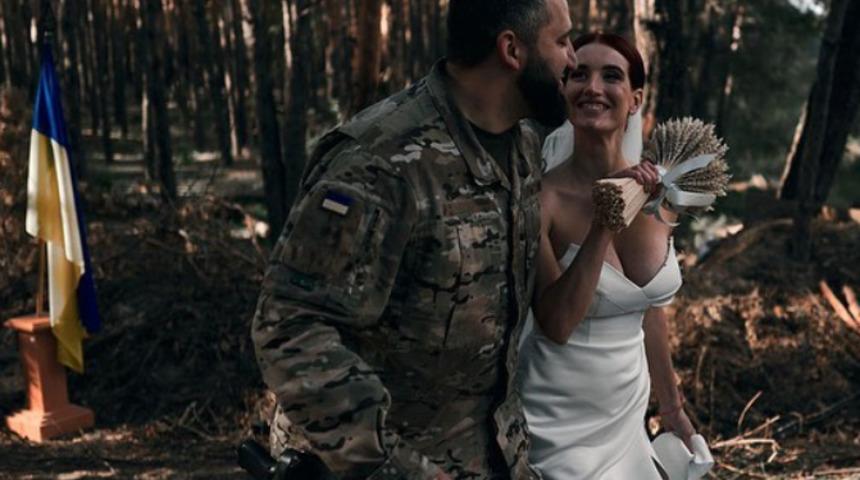 Savaşta tanıştılar, cepheye yakın noktada evlendiler... Ukraynalı güzellik kraliçesi: Asker eşi oldum