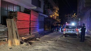 İzmir'de araç kundaklayan kişi iş yerini yakmaya çalışırken yakalandı