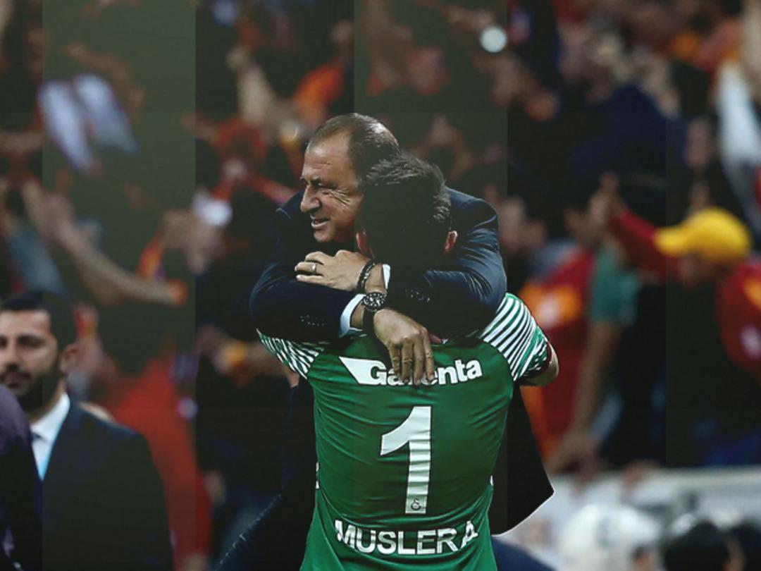 Son dakika: "3 yıllık imza!" Barcelona, Galatasaray'a engel oluyor! Fernando Muslera'nın yerine d&uuml;ş&uuml;n&uuml;len Inaki Pena'ya yeni kontrat...
