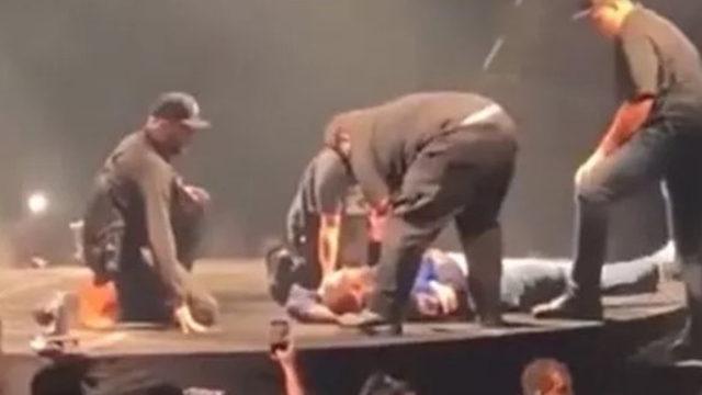 Dünya şokta! Ünlü şarkıcı Mikaben sahnede şarkı söylerken binlerce kişinin önünde öldü