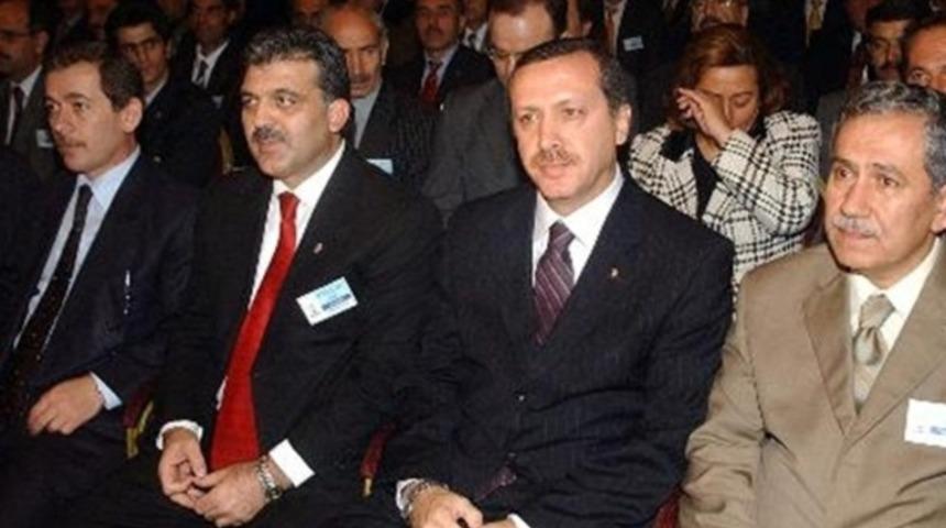 Abdüllatif Şener: Davutoğlu, Arınç ve Gül sessiz, 'Evet' derlerse suçlanacakları hissediyorlar