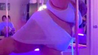 Büyük beden direk dansçısı performansıyla büyülüyor! “İzleyenlere özgüven vermek istiyorum”