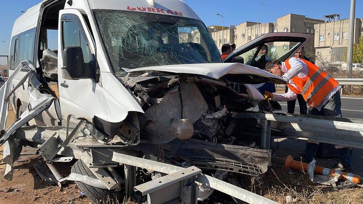 Gaziantep'te bariyere çarpan işçi servisindeki 1 kişi öldü, 5 kişi yaralandı G2