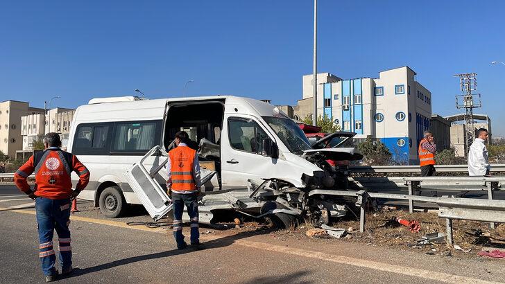 Gaziantep'te bariyere çarpan işçi servisindeki 1 kişi öldü, 5 kişi yaralandı G3