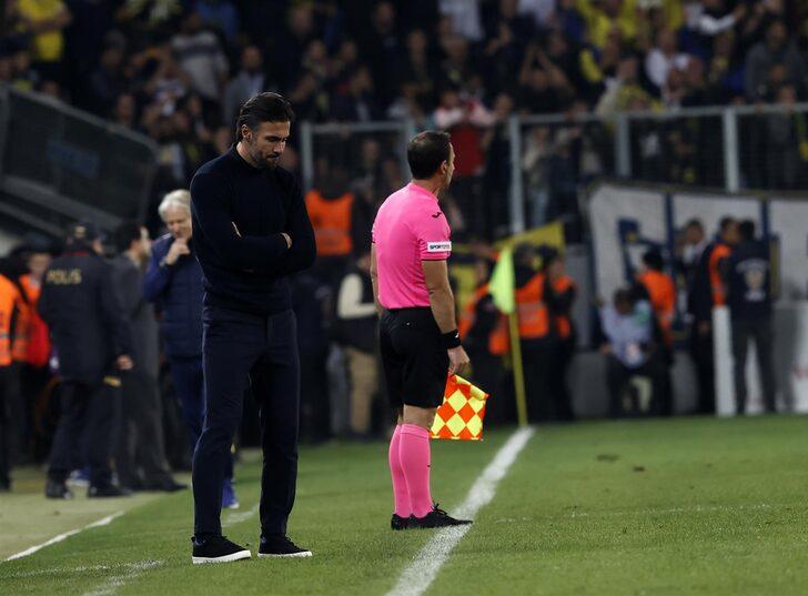 "Var mısın? Yoksun!" Ankaragücü'nden 'Mor Ve Ötesi'nin 'Cambaz'şarkısıyla Fenerbahçe maçındaki kararlara tepki! G1