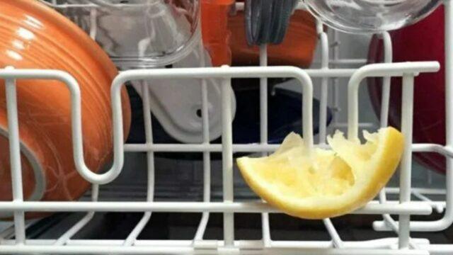 Bulaşık makinesine koyacağınız bi dilim limonun etkilerine inanamayacaksınız