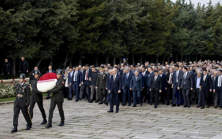 İçişleri Bakanı Soylu ve beraberindekiler, Muhtarlar Günü dolayısıyla Anıtkabir'i ziyaret etti G1