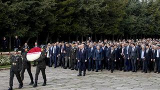 İçişleri Bakanı Soylu ve beraberindekiler, Muhtarlar Günü dolayısıyla Anıtkabir'i ziyaret etti