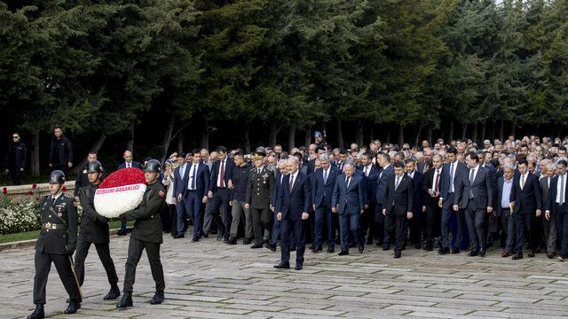 İçişleri Bakanı Soylu ve beraberindekiler, Muhtarlar Günü dolayısıyla Anıtkabir'i ziyaret etti