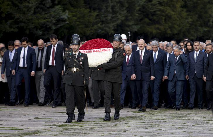 İçişleri Bakanı Soylu ve beraberindekiler, Muhtarlar Günü dolayısıyla Anıtkabir'i ziyaret etti G2