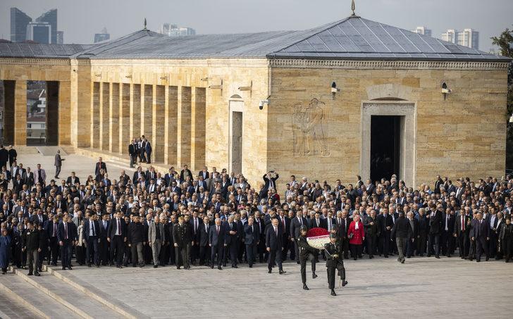İçişleri Bakanı Soylu ve beraberindekiler, Muhtarlar Günü dolayısıyla Anıtkabir'i ziyaret etti G3