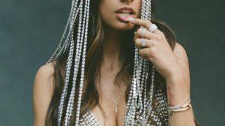 Eski yetişkin film yıldızı Mia Khalifa bikinili pozuyla sosyal medyayı salladı! Bikini üstü küçük gelince...