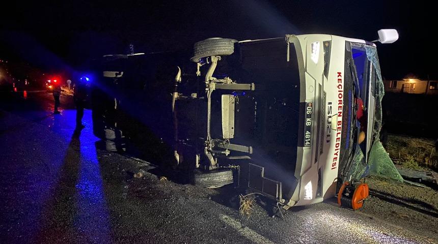 Yozgat'ta cenazeye gidenleri taşıyan midibüsün devrilmesi sonucu 25 kişi yaralandı