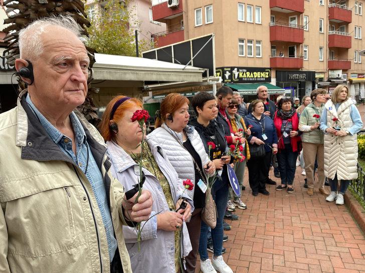 Rus turistler, patlamada hayatını kaybeden madencileri andı G5