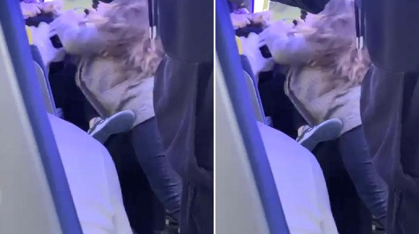 Kadınlar minib&uuml;ste birbirine girdi! O anlar kamerada