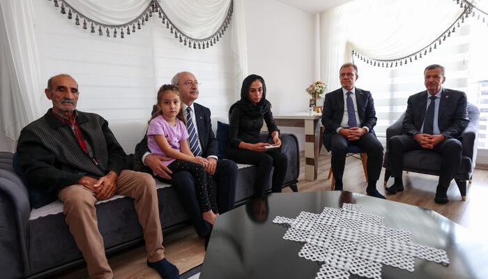 Kemal Kılıçdaroğlu'ndan polisevi saldırısında şehit olan Sedat Gezer'in ailesine taziye ziyareti