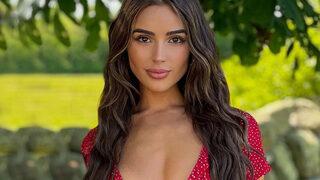 Dünyanın en seksi kadını bikinili pozunu paylaştı! Cinsel ilişkiye giremiyor diye...