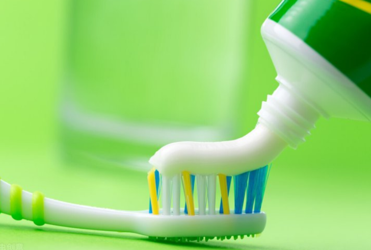 GÜMÜŞLERİ PARLATMAK İÇİN DİŞ MACUNU 