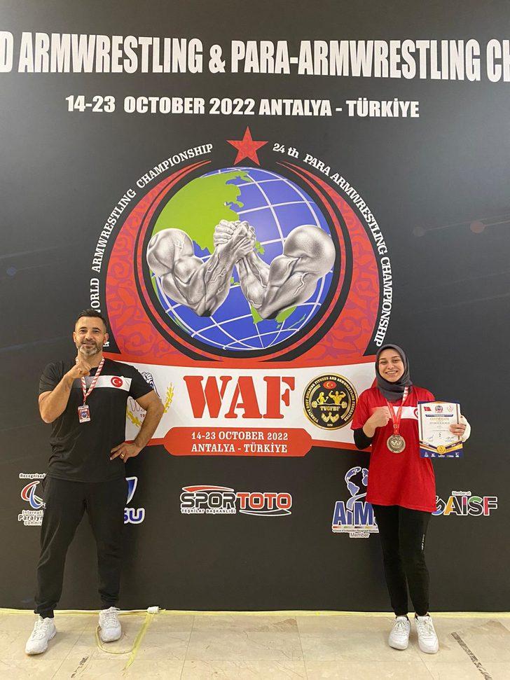 Parmağı kırılan milli sporcu Dünya Bilek Güreşi Şampiyonası'nda altın madalyayı kaçırdı G1
