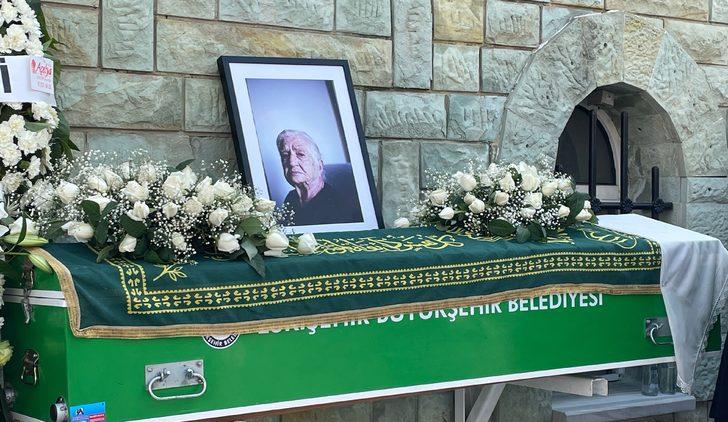 İş adamı Erol Tabanca'nın annesi son yolculuğuna uğurlandı G1