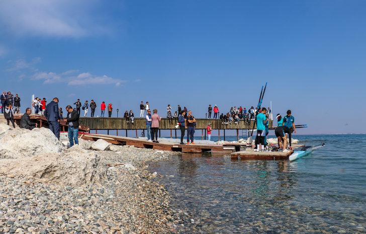 Üniversiteli kürekçiler Van Gölü'nde yarıştı G2