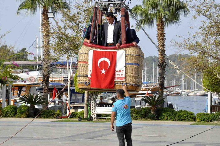 Fethiye'de muhtarlar ilk defa sıcak hava balonuna bindi G1