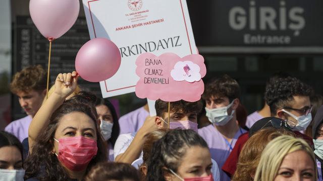 Ankara Şehir Hastanesi doktorları, meme kanseri farkındalığı için yürüdü