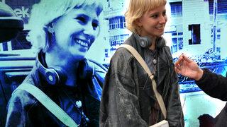 Destek veren de var eleştiren de... Bursa'daki 'hippi kız' röportajdaki sözleriyle sosyal medyayı ikiye böldü