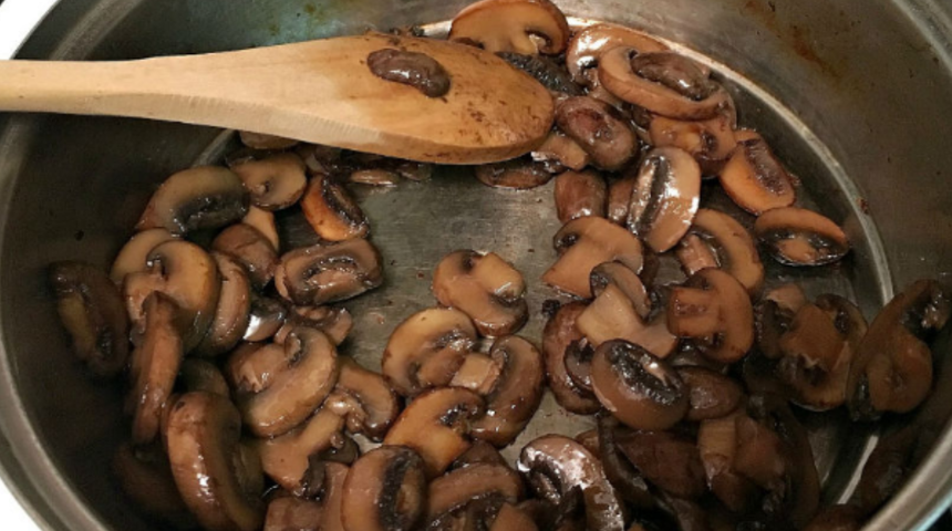 Arkamı döndüğüm gibi kararıyor diyorsanız bu yöntemi deneyin! Mantarların kararmaması için yapılacaklar