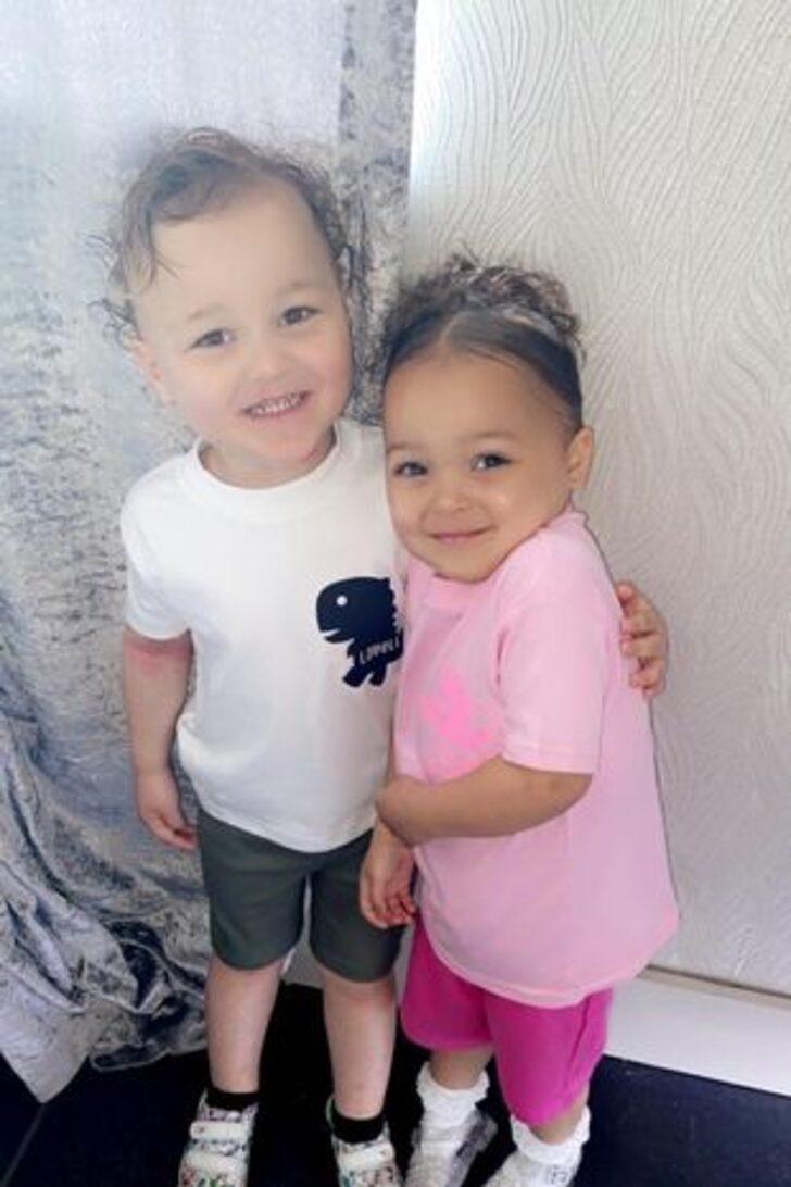 Doktorlar bile görünce şok geçirdi! İkiz çocukları farklı ten renklerinde doğdu... “İki rahmim olduğu için...” G2