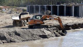 Meriç Nehri'ne kurulan santralde aralık itibarıyla elektrik üretilmesi hedefleniyor