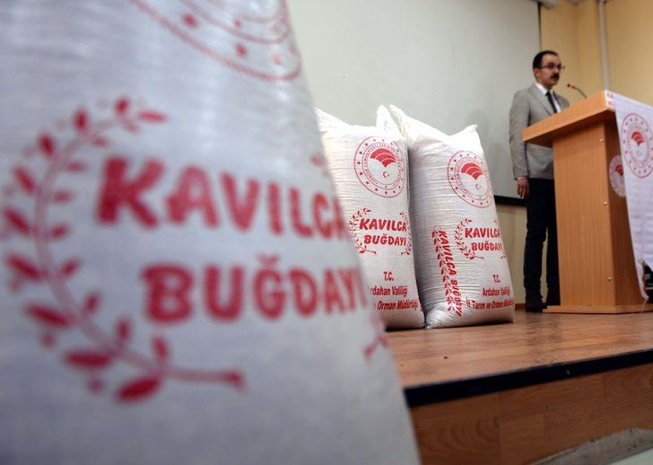 Ardahan'da 50 ton kavılca tohumu ile 390 arı kovanı dağıtıldı G3