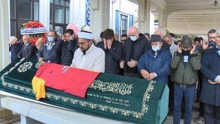 Eurovision şarkı yarışmasıyla hafızalara kazınan ünlü sunucu Bülend Özveren son yolculuğuna uğurlandı