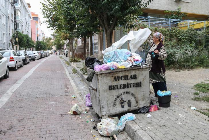 Avcılar Belediyesindeki grev nedeniyle sokaklarda çöp yığınları oluştu G1