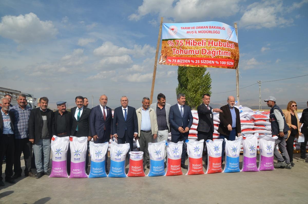 Muş'ta 320 &ccedil;ift&ccedil;iye 645 ton 802 kilogram sertifikalı tohum dağıtıldı