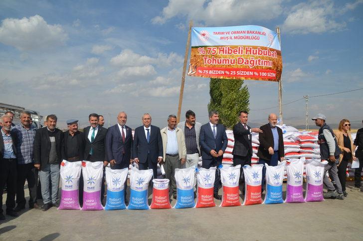 Muş'ta 320 çiftçiye 645 ton 802 kilogram sertifikalı tohum dağıtıldı G1
