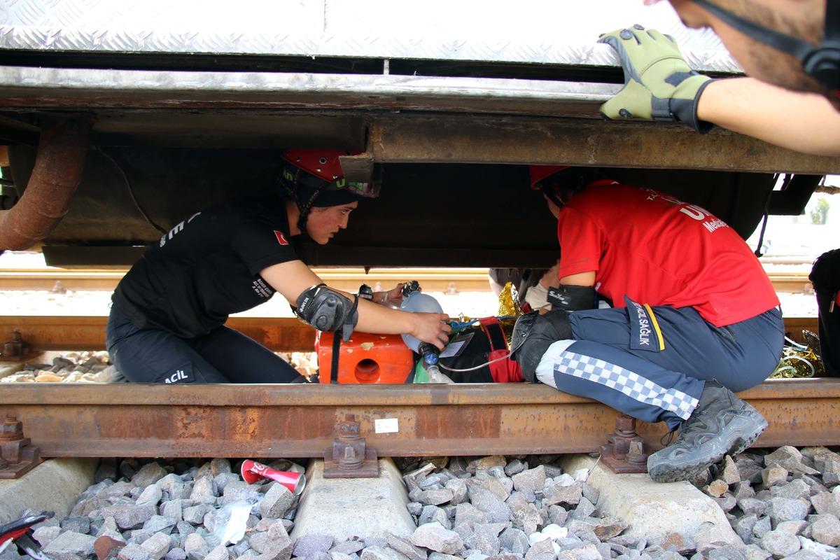Uşak'ta deprem, yangın ve tahliye tatbikatı yapıldı
