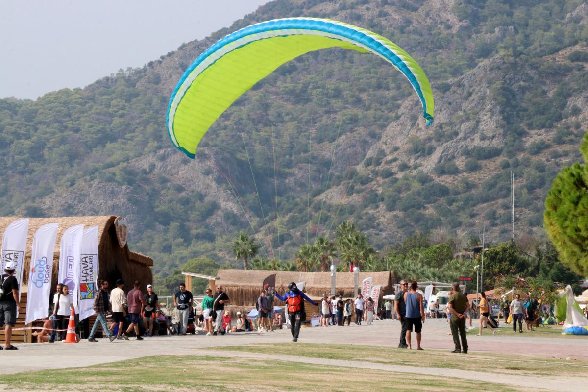 Fethiye'de 22. Uluslararası &Ouml;l&uuml;deniz Hava Oyunları Festivali başladı