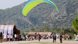 Fethiye'de 22. Uluslararası Ölüdeniz Hava Oyunları Festivali başladı