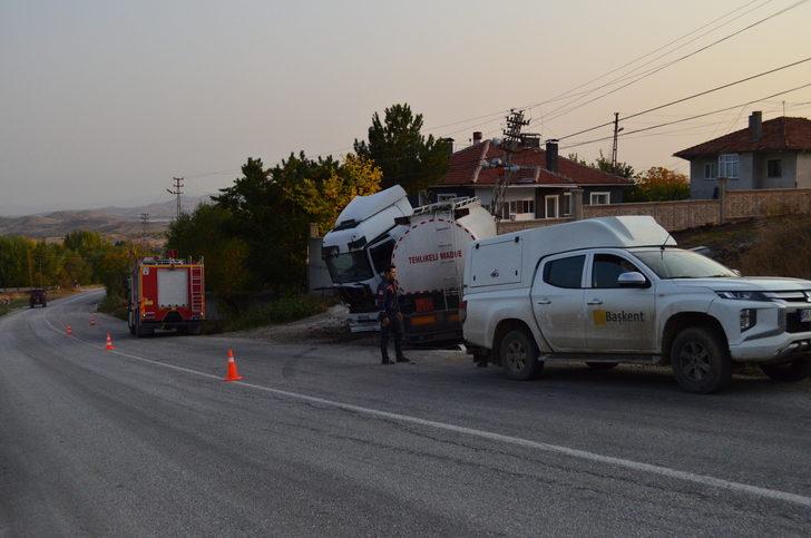 Çankırı'da arıza yapan akaryakıt tankeri sürücüsüz 100 metre geriye seyrederek yoldan çıktı G4