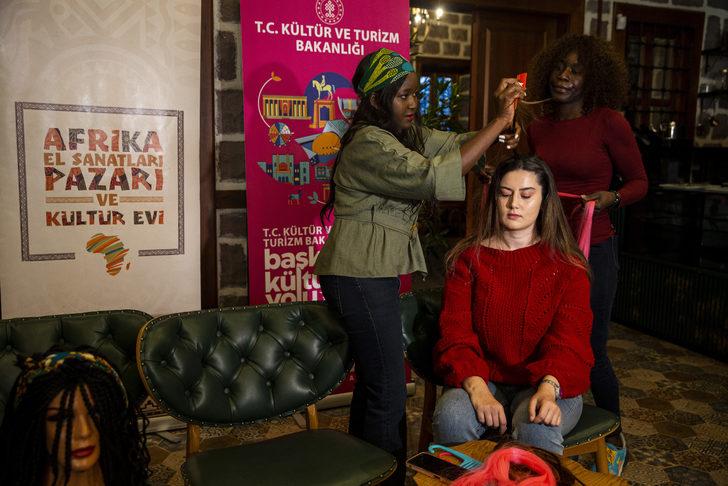 Başkentteki Afrika Kültür Evi'nde Afrika saç örgüsü tanıtıldı G3