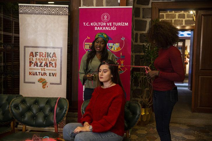 Başkentteki Afrika Kültür Evi'nde Afrika saç örgüsü tanıtıldı G5
