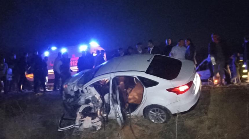 Bitlis'te trafik kazası! Kafa kafaya çarpıştılar: 1 ölü, 7 yaralı