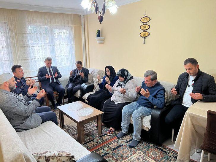 Bartın Valisi Arslan'dan madencilerin ailelerine taziye ziyareti G1