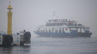 Çanakkale Boğazı yoğun sis nedeniyle transit gemi geçişlerine kapatıldı