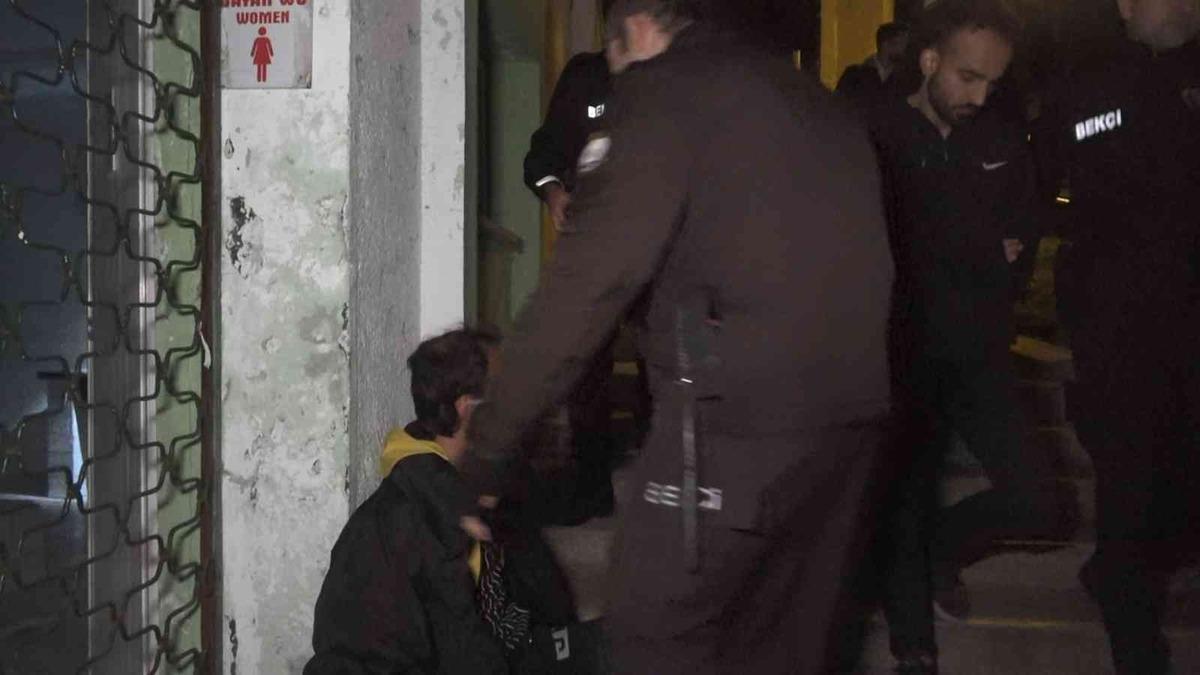 Tarihi Yeşil Camisi&rsquo;nde su&ccedil;&uuml;st&uuml; yakalandılar
