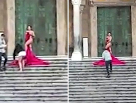 İtalyan katedralinin merdivenlerinde çırılçıplak soyundu!