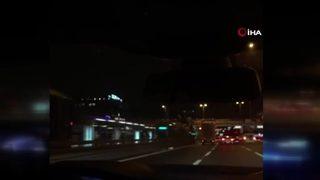 İşte E-5’teki korkunç kazanın görüntüleri! Çarpmanın etkisiyle aracın motoru yola düştü