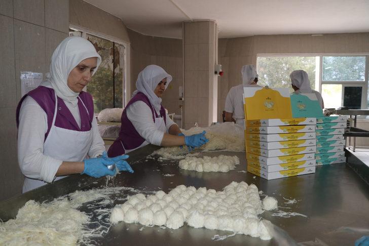 Nane ve biberiyeyle buluşan İzmit pişmaniyesi beğeniliyor G4